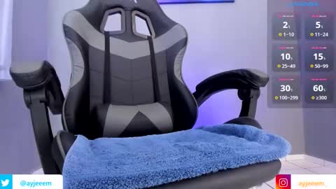 Andr  online show from November 11, 2025, 1:44 pm