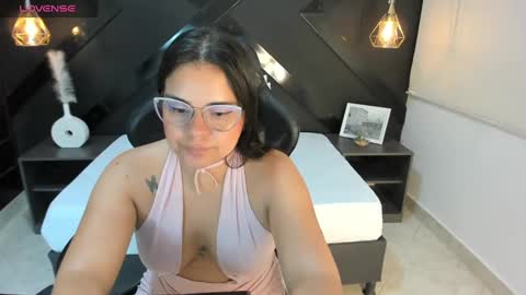 Alyda Jaramillo online show from March 9, 2025, 2:07 am