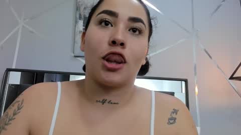 Snapshot of ayla_martinez chatting on February 2, 2025, 5:42 am Ayla online show from February 2, 2025, 5:42 am