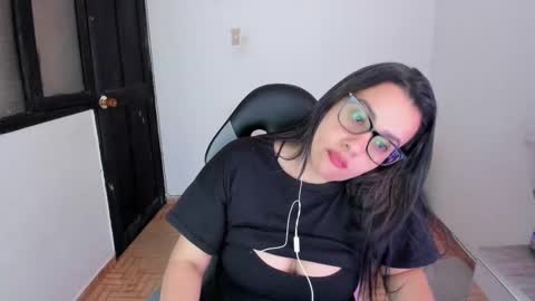 SandyMODELINDEPENDIENT online show from February 2, 2025, 4:05 am
