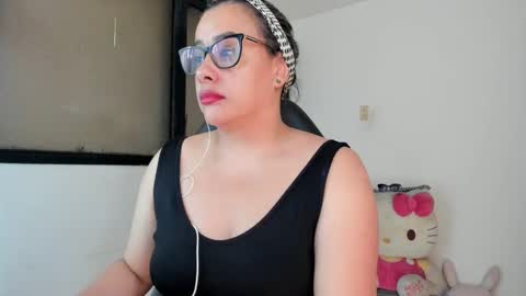 SandyMODELINDEPENDIENT online show from February 19, 2025, 7:39 am