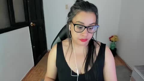 SandyMODELINDEPENDIENT online show from March 4, 2025, 4:38 am