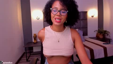 Ayleen online show from December 1, 2024, 7:25 pm