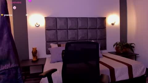 Ayleen online show from December 9, 2024, 3:44 pm