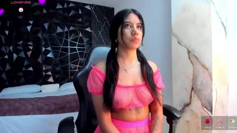 Snapshot of aylinlove_ chatting on June 3, 2026, 12:19 pm aylinlove_ online show from June 3, 2026, 12:19 pm