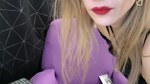 Dominatrix Queen online show from February 5, 2025, 6:48 pm