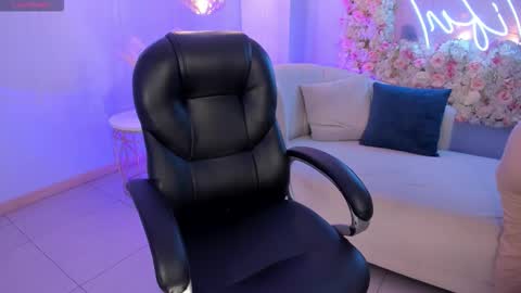 Snapshot of ayshelbrown chatting on October 10, 2025, 4:11 am Ayshel online show from October 10, 2025, 4:11 am