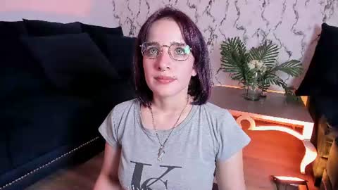 Snapshot of azahara_18 chatting on June 26, 2026, 6:45 pm Azahara online show from June 26, 2026, 6:45 pm