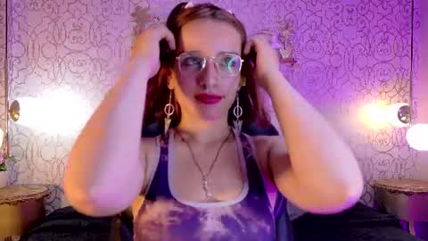 Snapshot of azahara_18 chatting on August 3, 2026, 6:11 pm Azahara online show from August 3, 2026, 6:11 pm