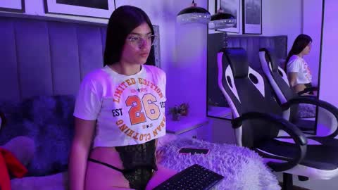 azaira_sky online show from February 3, 2026, 7:19 pm