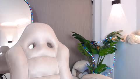 Snapshot of azaria_w chatting on February 27, 2025, 3:36 am Adriana online show from February 27, 2025, 3:36 am