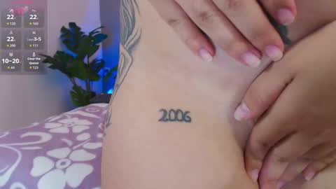 Snapshot of azaria_w chatting on October 4, 2025, 8:18 pm Adriana online show from October 4, 2025, 8:18 pm