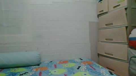 azelliya2018 online show from November 9, 2025, 5:50 am