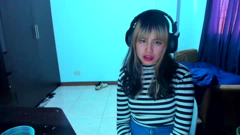 Azu Moure online show from January 19, 2025, 2:38 pm