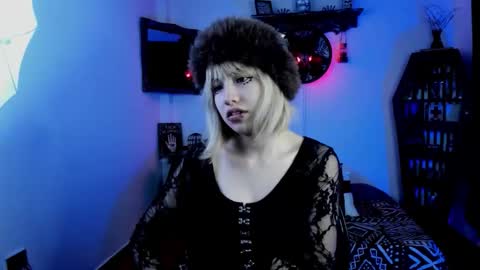 Snapshot of azu_moure chatting on October 16, 2025, 10:33 pm Azu Moure online show from October 16, 2025, 10:33 pm