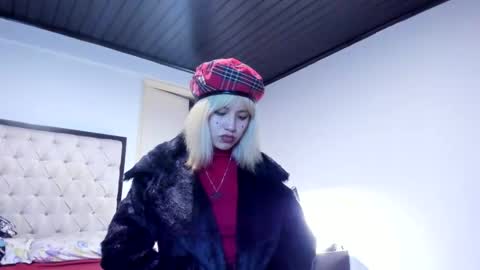 Snapshot of azu_moure chatting on October 18, 2025, 2:47 am Azu Moure online show from October 18, 2025, 2:47 am