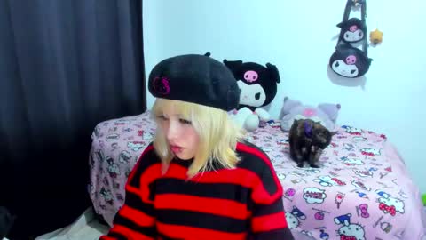 Snapshot of azu_moure chatting on October 25, 2025, 2:52 am Azu Moure online show from October 25, 2025, 2:52 am