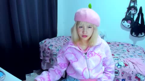 Snapshot of azu_moure chatting on November 27, 2025, 2:46 am Azu Moure online show from November 27, 2025, 2:46 am