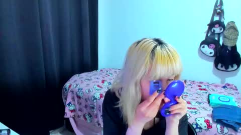 Snapshot of azu_moure chatting on November 30, 2025, 3:21 am Azu Moure online show from November 30, 2025, 3:21 am