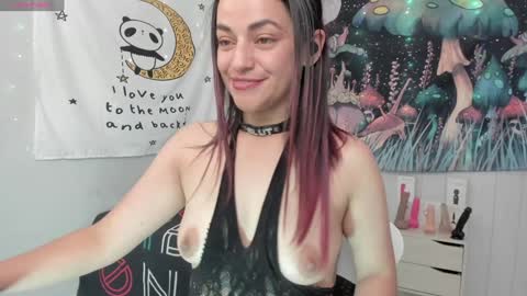 Azucena R online show from January 20, 2025, 5:06 pm
