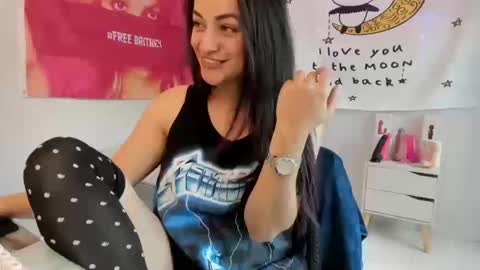 Azucena R online show from October 15, 2025, 2:50 pm