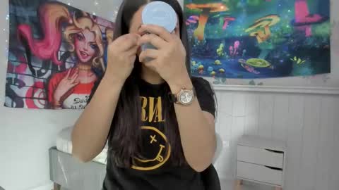 Azucena R online show from December 5, 2025, 6:59 pm