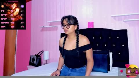Snapshot of azul_moon chatting on September 19, 2025, 3:30 am azul_moon online show from September 19, 2025, 3:30 am