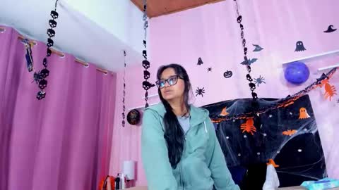 Snapshot of azul_moon chatting on October 19, 2025, 3:40 am azul_moon online show from October 19, 2025, 3:40 am