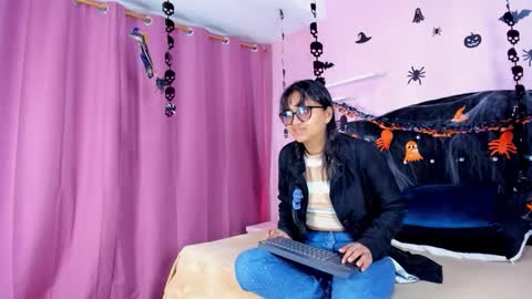 Snapshot of azul_moon chatting on October 20, 2025, 3:40 am azul_moon online show from October 20, 2025, 3:40 am