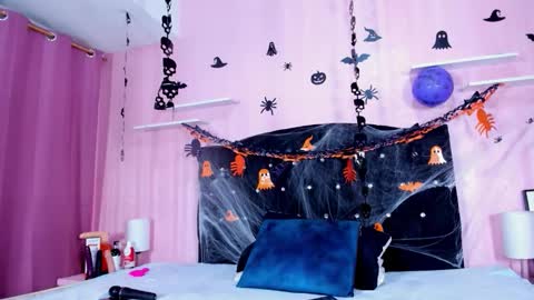 Snapshot of azul_moon chatting on October 22, 2025, 4:13 am azul_moon online show from October 22, 2025, 4:13 am