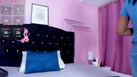 Snapshot of azul_moonn chatting on October 10, 2025, 4:11 am azul_moonn online show from October 10, 2025, 4:11 am