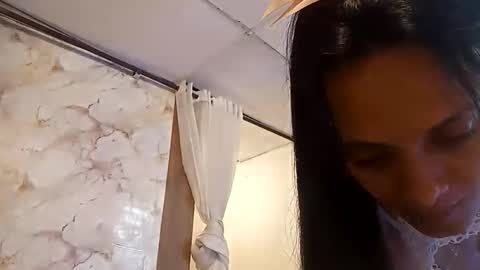 azura lion online show from April 23, 2026, 4:03 am