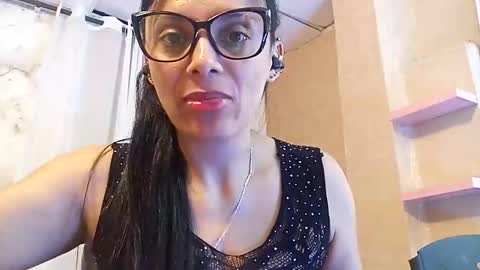 azura lion online show from April 24, 2026, 4:48 am