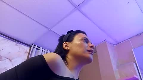 azura lion online show from April 28, 2026, 3:33 am