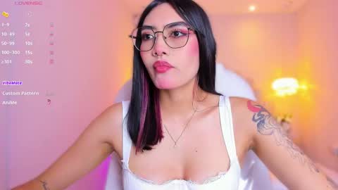 Snapshot of azurakindong chatting on April 15, 2026, 8:20 pm Azura online show from April 15, 2026, 8:20 pm