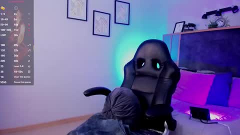 Snapshot of azurra_amatto2 chatting on October 1, 2025, 8:37 pm Azurra  online show from October 1, 2025, 8:37 pm