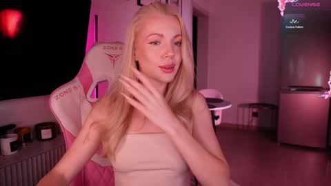 Bonnie  online show from September 29, 2025, 1:05 pm