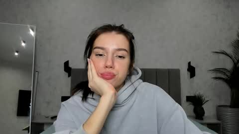 Monica online show from December 2, 2025, 1:55 am