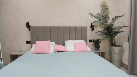 Monica online show from February 19, 2026, 2:40 am