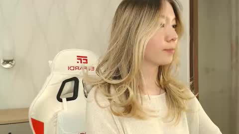 Snapshot of babby_rabbit_ chatting on October 15, 2025, 4:51 pm Cute Raby online show from October 15, 2025, 4:51 pm