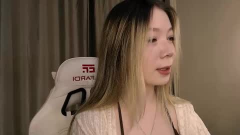 Snapshot of babby_rabbit_ chatting on October 17, 2025, 10:45 pm Cute Raby online show from October 17, 2025, 10:45 pm