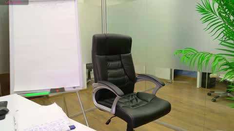 Olivia and Lexi online show from February 14, 2025, 8:31 am