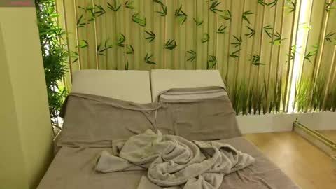 Olivia and Lexi online show from February 21, 2025, 8:40 am