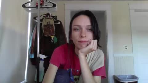 Fern Browning online show from October 9, 2025, 1:53 pm