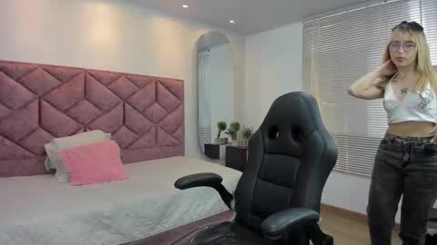 Snapshot of baby__flame chatting on February 14, 2026, 6:59 pm Maddie online show from February 14, 2026, 6:59 pm