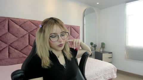 Snapshot of baby__flame chatting on April 7, 2026, 7:03 pm Maddie online show from April 7, 2026, 7:03 pm