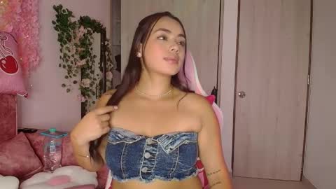 Snapshot of baby__velvet chatting on March 15, 2026, 11:44 pm Juanita online show from March 15, 2026, 11:44 pm