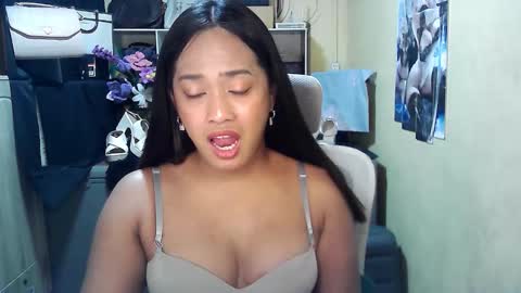 cassandra online show from September 11, 2025, 7:58 pm