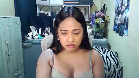 cassandra online show from November 14, 2025, 6:06 pm