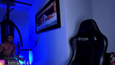 Junior       Independent Model online show from December 15, 2025, 3:55 am